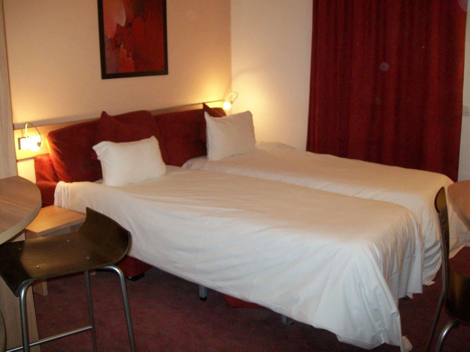 Canal Suites Pantin Extérieur photo