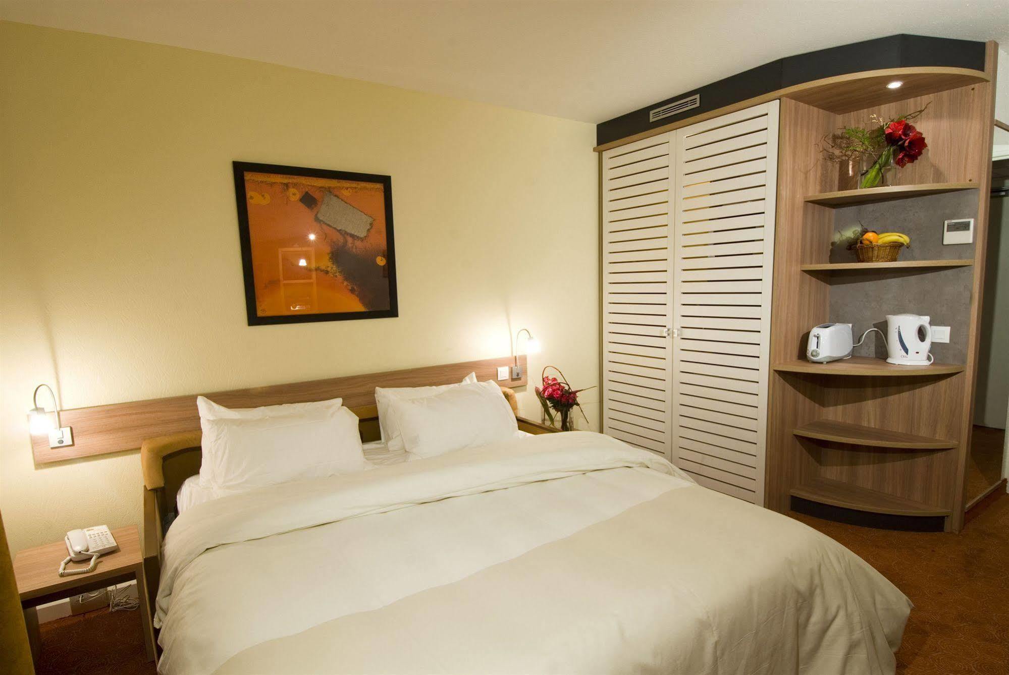 Canal Suites Pantin Extérieur photo